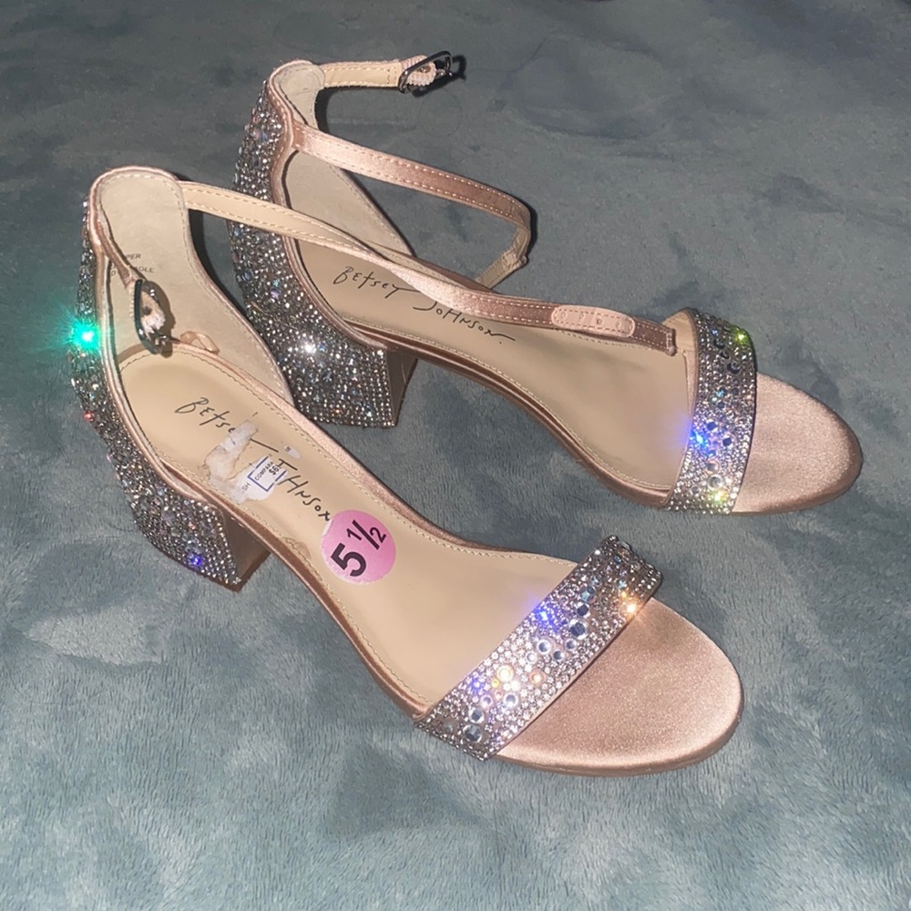 Betsey Johnson women’s size 5.5 blingy nude sandal